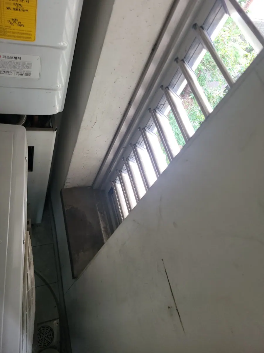오피스텔 좁은 실외기실 에어로드설치 현장 사진 1